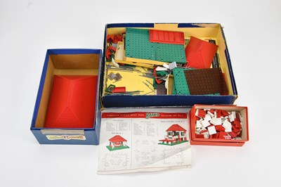 Lot 2131 - BAYKO; a building set.