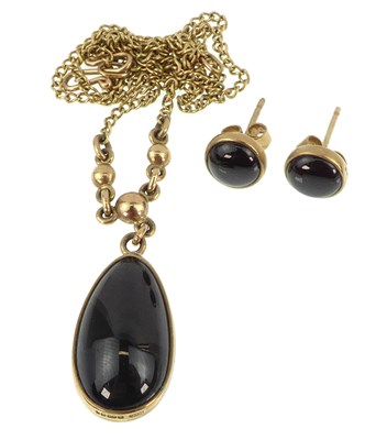 Lot 1028 - A pear-shaped garnet necklace pendant in 9ct...