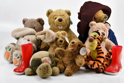 Lot 2069 - A collection of assorted vintage bears...
