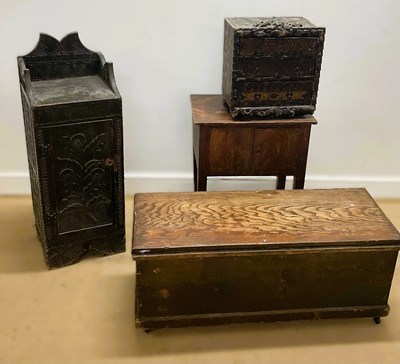 Lot 839 - A collection of furniture items comprising a...