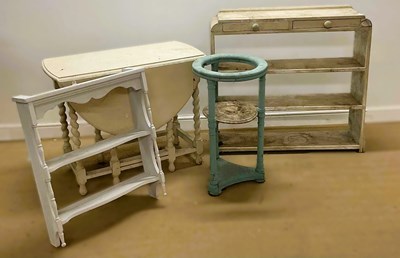 Lot 871 - A painted open three shelf unit with twin...