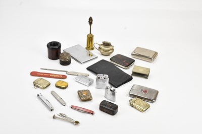 Lot 561 - A collection of smoking related items...