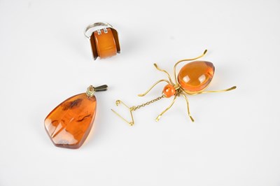 Lot 136 - An Art Deco style amber signet ring, size L, a...