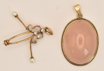 Lot 1352 - A gold mounted pink quartz cabochon pendant,...