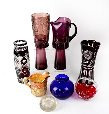 Lot 698 - A quantity of early/mid-20th century glassware...