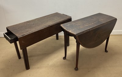 Lot 868 - An oak drop-leaf table of rectangular form...