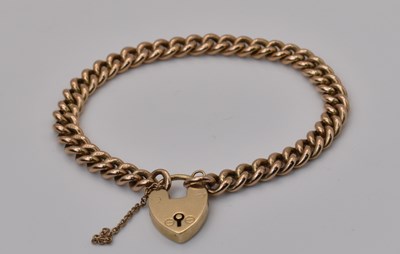 Lot 533 - A 9ct yellow gold flat curb bracelet, 69mm...
