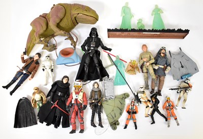Lot 350 - STAR WARS; a quantity of plastic figures,...