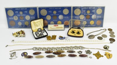 Lot 1459 - A mixed group of costume jewellery including a...