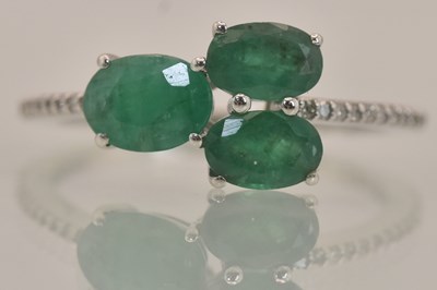 Lot 1205 - A 950 grade platinum natural Zambian emerald...