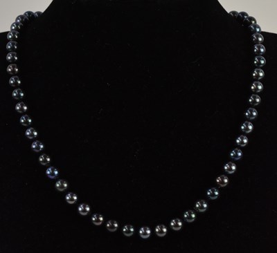 Lot 1334 - A Tahitian cultured pearl single strand bead...
