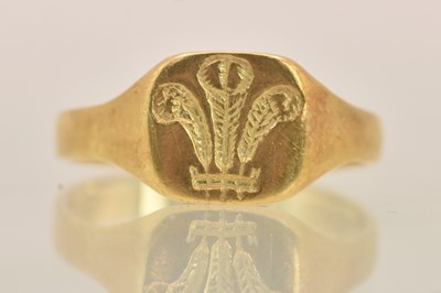 Lot 1233 - CLIVE RANGER; an 18ct yellow gold signet ring...