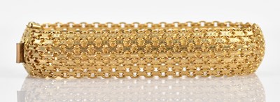 Lot 92 - A 9ct yellow gold open mesh bracelet, length...