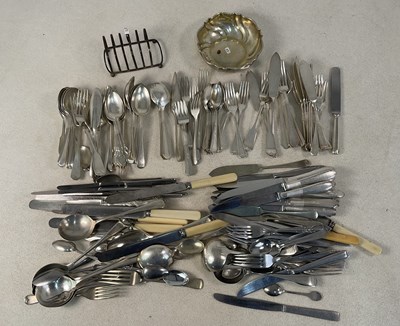 Lot 732 - A quantity of silver plate to include flatware