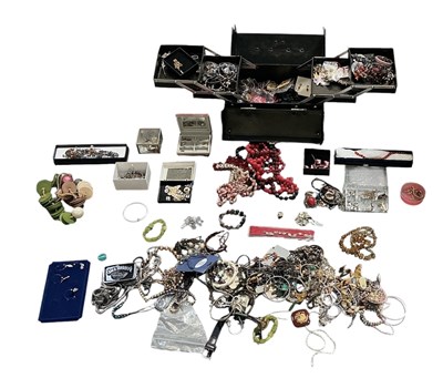 Lot 1450 - A large quantity of assorted costume jewellery...