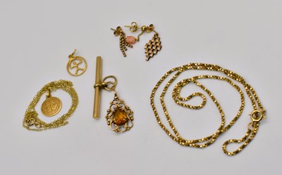 Lot 551 - A group of scrap 9ct gold and yellow metal...