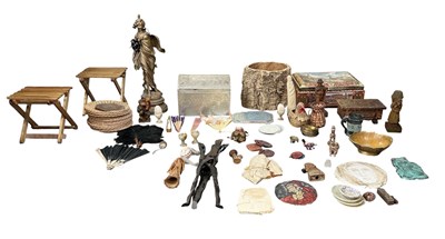 Lot 376 - A large quantity of assorted collectors' items,...