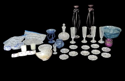 Lot 651 - A small quantity of assorted cut and crystal...