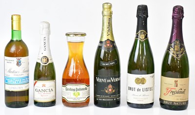 Lot 270 - Twelve bottles of mixed alcohol, to include...
