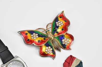 Lot 28 - A yellow metal mounted hardstone brooch...