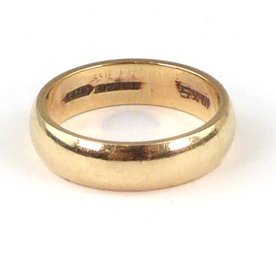 Lot 969 - A 9ct gold wedding ring, size N, approx. 4.8g.