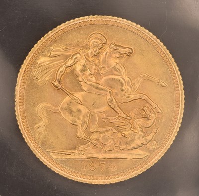 Lot 1472 - An Elizabeth II full sovereign, 1974.
