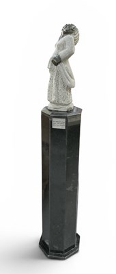 Lot 660 - ALBERT GWARAZIMBA; an African carved green...