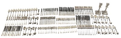 Lot 1063 - A quantity of assorted silver plated items,...