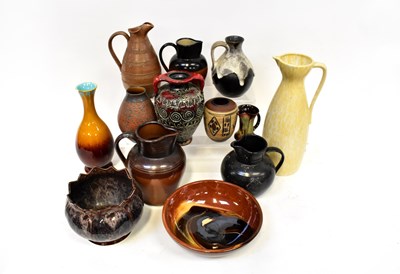 Lot 645 - A group of mid-20th century ceramics to...