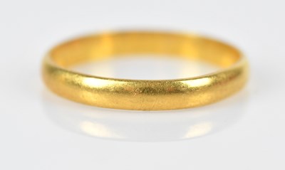 Lot 508 - A 22ct yellow gold wedding band, size L,...