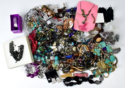 Lot 576 - A large quantity of mainly modern costume...