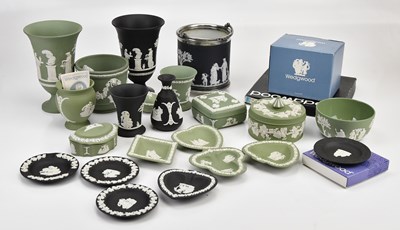 Lot 1369 - WEDGWOOD; a collection of green and black...
