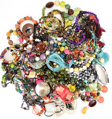 Lot 1071 - A quantity of mostly modern and vintage...