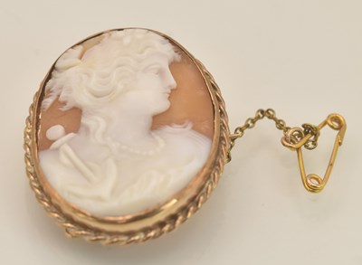 Lot 1393 - A 9ct yellow gold cameo brooch depicting the...