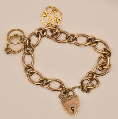 Lot 1421 - A 9ct yellow gold elongated link charm...