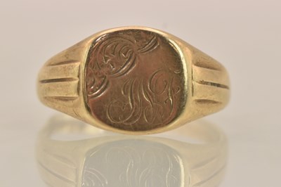 Lot 1249 - A 9ct yellow gold signet ring, the square...