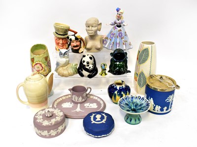 Lot 638 - A group of mid-20th century ceramics to...