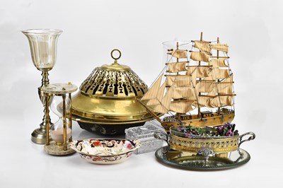 Lot 519 - A group of collectors' items including ship,...