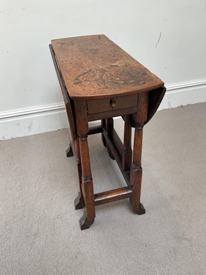 Lot 69 - A small 18th century oak drop-leaf dining on...