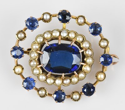 Lot 131 - An Edwardian 9ct yellow gold brooch of oval...