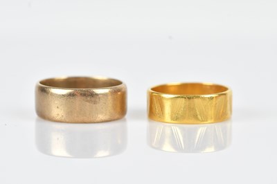 Lot 396 - A 22ct yellow gold wedding band, size O,...