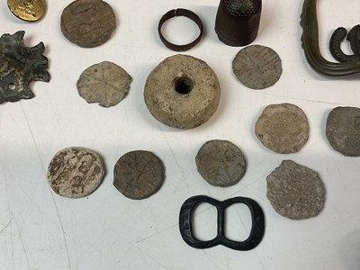 Lot 36 - A small quantity of metal detected items, to...