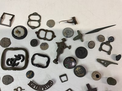 Lot 36 - A small quantity of metal detected items, to...