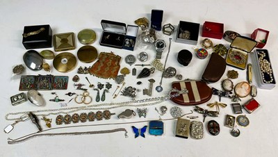 Lot 567 - A small quantity of costume jewellery, to...