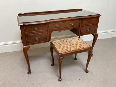Lot 211 - An early 20th century mahogany dressing table...