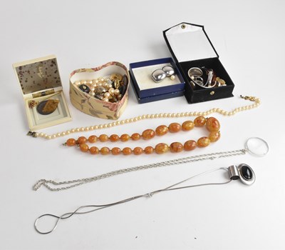 Lot 702 - A collection of decorative costume jewellery,...