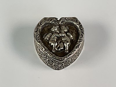 Lot 515 - A Victorian hallmarked silver trinket box,...