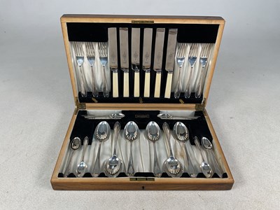 Lot 471 - VINER'S LTD; an oak canteen containing George...