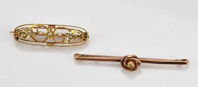 Lot 140 - A 9ct yellow gold and pearl brooch, also a bar...