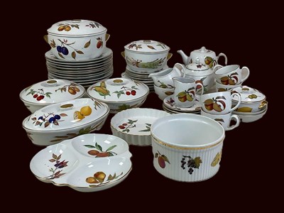 Lot 248 - ROYAL WORCESTER; a quantity of 'Evesham'...